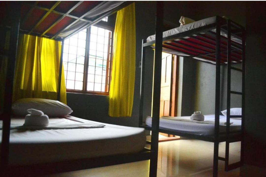 Bird'S Nest Hostel Kampot Bagian luar foto