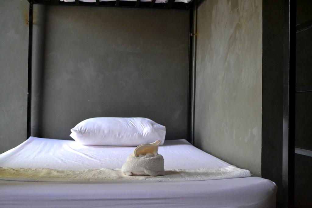 Bird'S Nest Hostel Kampot Bagian luar foto