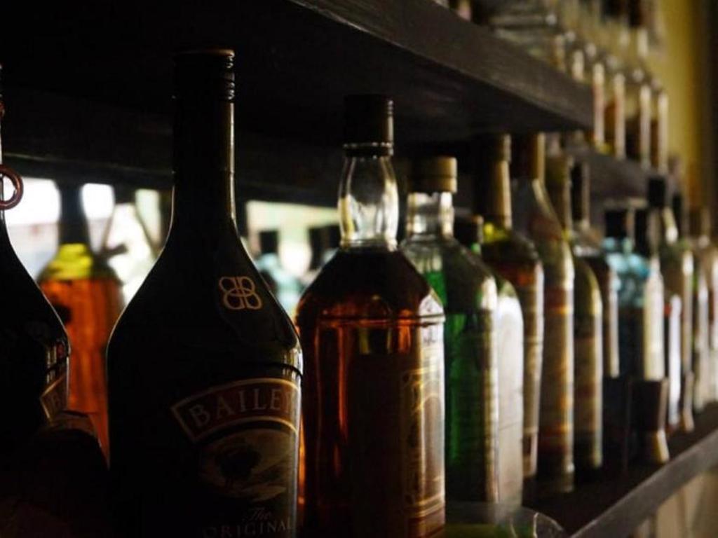 Bird'S Nest Hostel Kampot Bagian luar foto