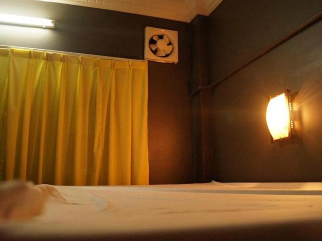 Bird'S Nest Hostel Kampot Bagian luar foto