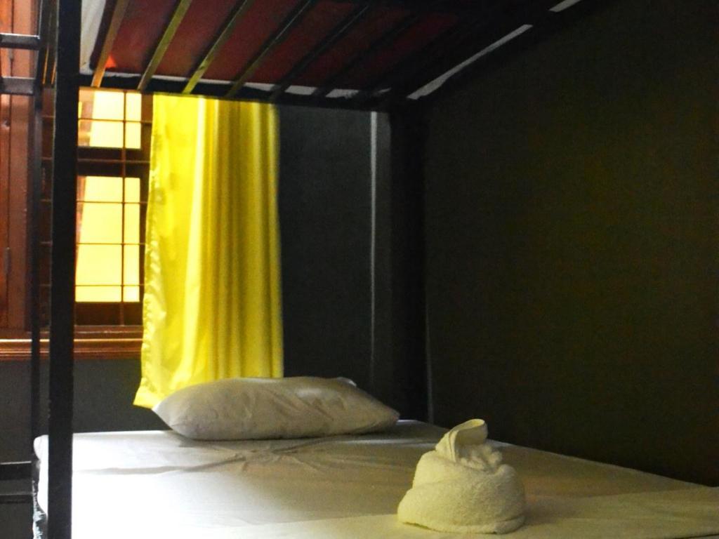 Bird'S Nest Hostel Kampot Bagian luar foto