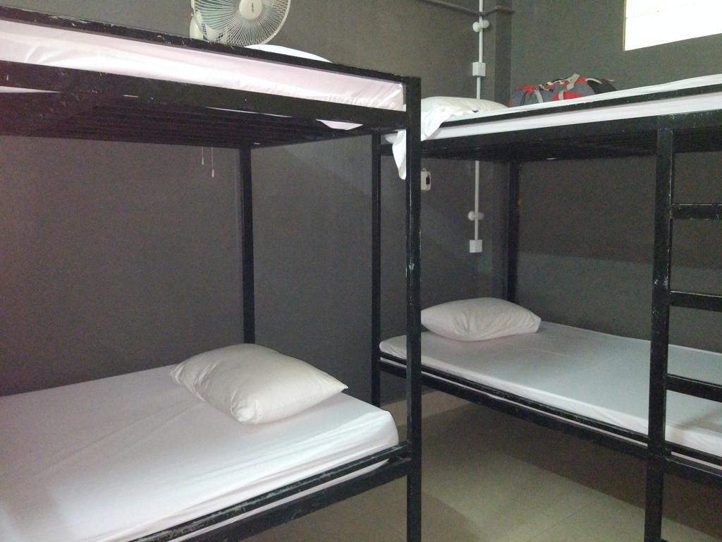 Bird'S Nest Hostel Kampot Bagian luar foto